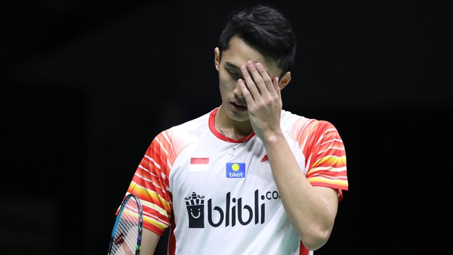 Jonatan Christie usai kalah dari Chou Tien Chen di Piala Sudirman 2019. Foto: Dok. PBSI