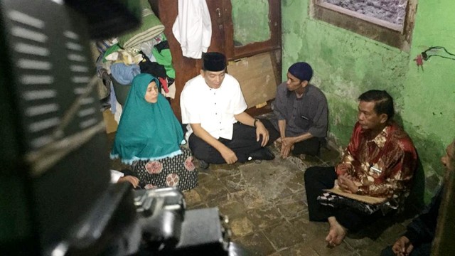 Letjen (purn) Sjafrie Sjamsoeddin, mengunjungi kediaman almarhum Reyhan Fajari di Petamburan