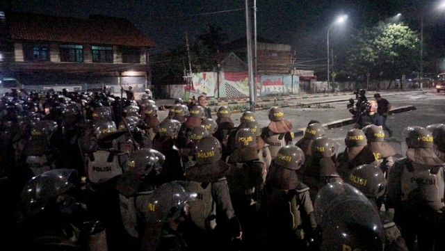 Suasana saat bentok di Bawaslu RI, Jakarta (Dok. kumparan)