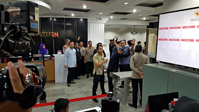Tim kuasa hukum Prabowo saat tiba di Mahkamah Konstitusi (MK) untuk menggugat hasil Pemilu 2019. Foto: Efira Tamara Thenu/kumparan