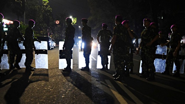 Marinir Jaga Gedung Mahkamah Konstitusi