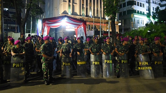 Marinir Jaga Gedung Mahkamah Konstitusi