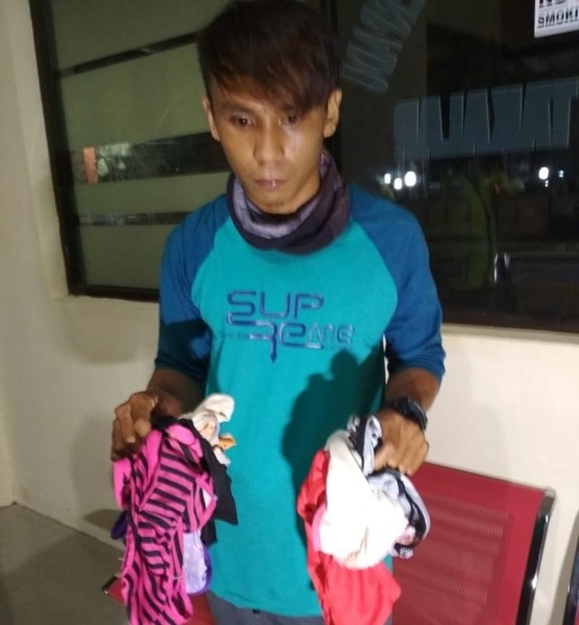 Ridwan Kattu (22) ditangkap Polres Takalar saat melakukan pencurian celana dalam wanita di Sompu, Takalar, Sabtu (25/5).