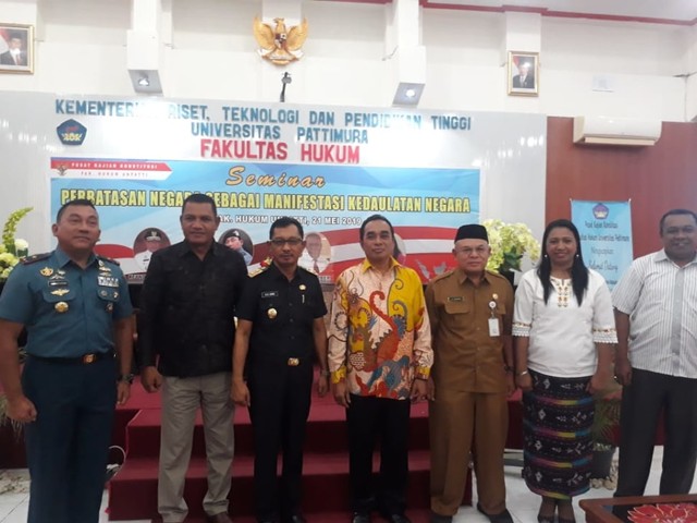 Wakil Gubernur Maluku (Nomor 3 dari kiri), usai Seminar Perbatasan Negara.  (21/5). Dok : Lentera Maluku
