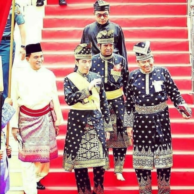 KAPITRA Ampera (kanan) bersama dengan Presiden Joko Widodo. 