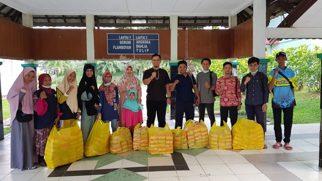HMP Universitas Mulawarman Berbagi Takjil di Rumah Sakit (80566)