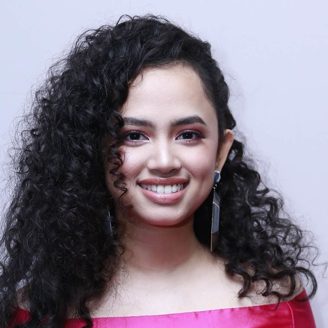 Penyanyi Wizzy saat hadir di gala premier film Si Doel 2 the Movie di Kota Kasablanka, Jakarta, Sabtu, (25/5/2019). Foto: Ronny/kumparan.
