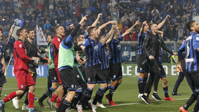Perayaan Atalanta lolos ke Liga Champions. Foto: Twitter/Squawka
