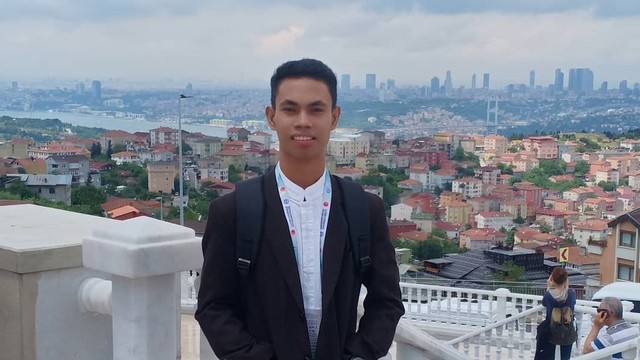 Syamsuri Firdaus, mahasiswa Universitas Indonesia yang menjuarai MTQ tingkat Internasional di Istanbul Turki. Foto: Instagram/@syamsurifir