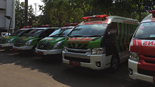 Beberapa unit ambulans yang disiapkan Dinas Kesehatan DKI Jakarta menjelang arus mudik 2019. Foto: Muhammad Darisman/kumparan