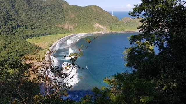 Pantai Oi Pana Toro Doro dari atas. Foto: Info Dompu