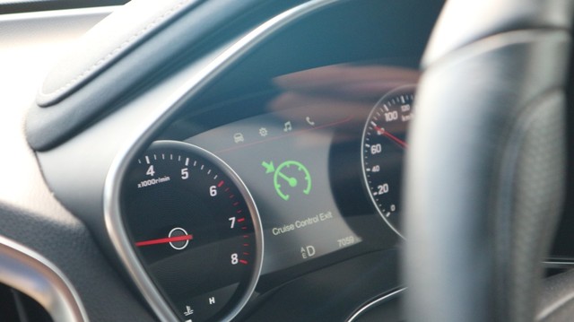 otomotif, wuling almaz, cruise control, fitur kendaraan