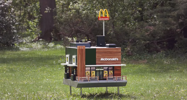 Miniatur McDonald's untuk lebah Foto: Youtube/ NORDDDB