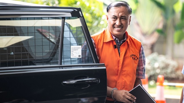 Tersangka kasus dugaan korupsi proyek pengadaan KTP elektronik, Markus Nari bersiap menjalani pemeriksaan di gedung KPK, Jakarta, Senin (27/5). Foto: ANTARA FOTO/Aprillio Akbar