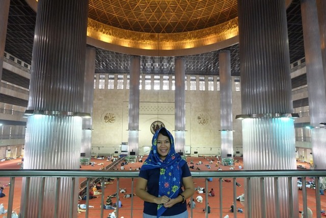 Bagian dalam Masjid Istiqlal.JPG