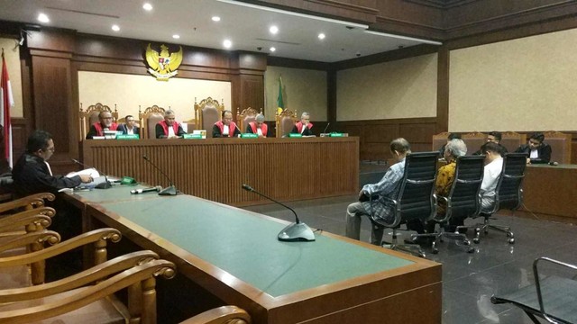Tiga mantan DPRD Sumut menjalani sidang vonis di Pengadilan Tipikor, Jakarta. Foto: Adhim Mugni Mubaroq/kumparan