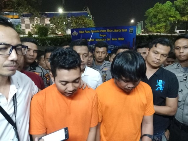 Dua Ojol Ditangkap Polisi karena Ajak Warga Lempar Kotoran ke Polisi (65913)