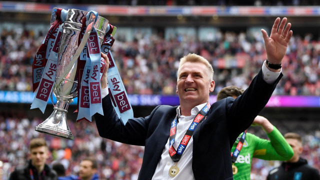 Dean Smith, pelatih yang mengantarkan Aston Villa promosi ke Premier League. Foto: Action Images via Reuters/Tony O'Brien