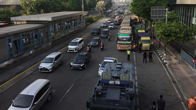 Jalan Mh Thamrin Dibuka Transjakarta Kembali Beroperasi Normal