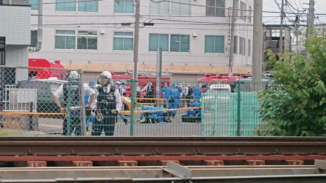 Petugas melakukan identifikasi, lokasi penikaman di Kawasaki, Jepang