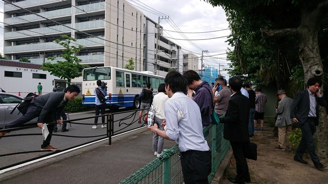 Petugas melakukan identifikasi, lokasi penikaman di Kawasaki, Jepang