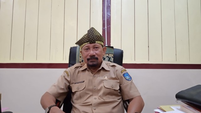 Arifin Umasangaji, Kepala Dinas Kebudayaan Kota Ternate. Foto: Rizal SYam/cermat