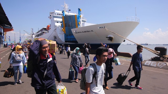 Mudik Kapal Laut, Pelabuhan Tanjung Perak, Surabaya