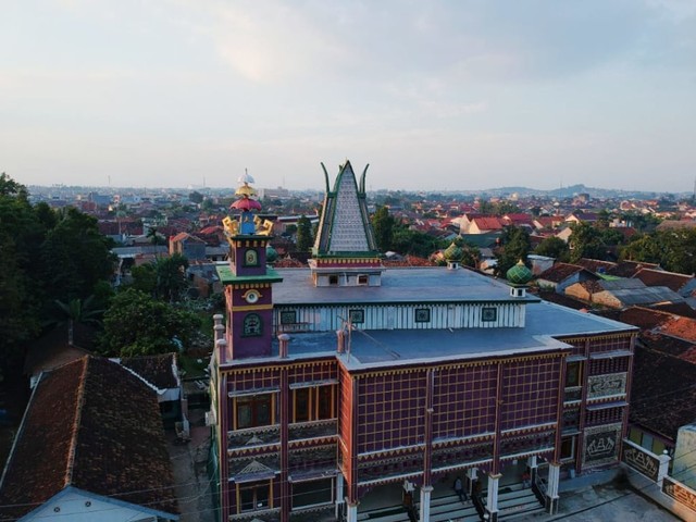 Masjid Unik Berornamen Khas Lampung, Masjid Jami Al-Ishlah, Senin (27/5) | Foto : Dimas Prasetyo/Lampung Geh