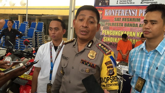 Polisi Temukan Benda Diduga Bom Terikat Bendera Bulan Bintang di Flyover (950)