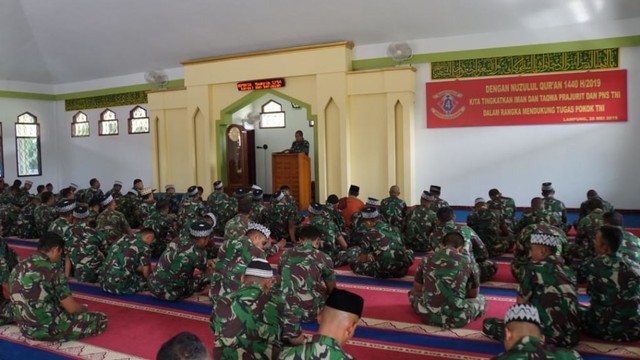 Suasana Nuzulul Quran Brigade Infanteri 4 Marinir/BS, Selasa (28/5) | Foto : Dok. Penerangan Brigif 4 Mar/BS