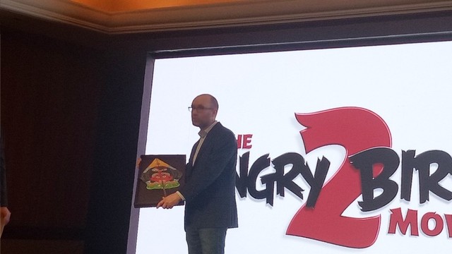 John Cohen saat konferensi pers di Bali