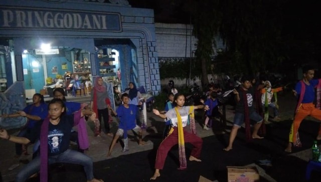 Anak-anak Sanggar Putra Taman Hira Surabaya. Foto : Masruroh/Basra