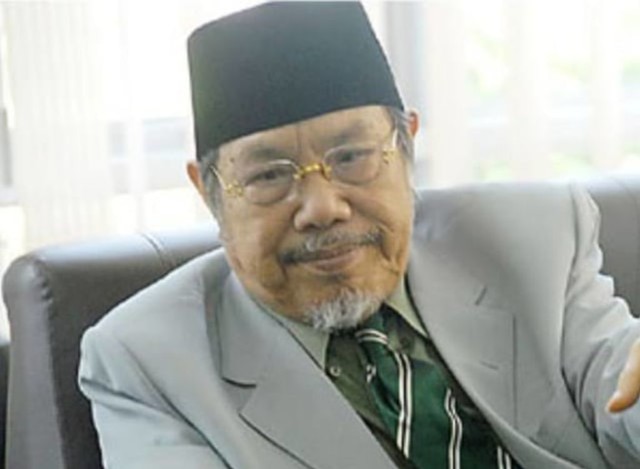 Alm Prof Dr KH Tolchah Hasan (foto: NU Online).