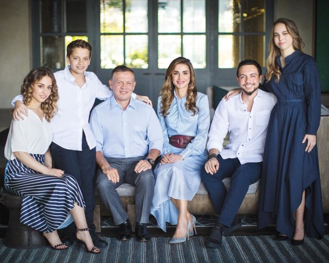 Ratu Rania dan Keluarga Kerajaan Yordania. Foto: dok @queenrania/ Instagram