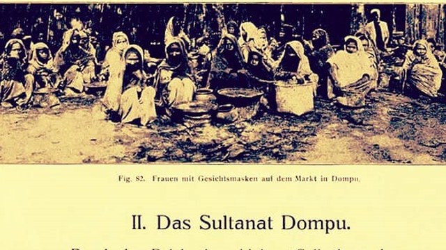 Masyarakat Dompu pada zaman Kesultanan Dompu. Foto: Arsip Facebook Dau Nurhaidah Saraila