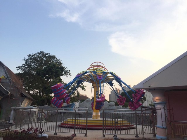 com-Wahana Baru Dufan, Paralayang