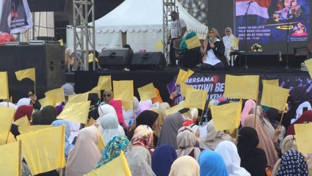 Neno, Titiek, hingga Mien Uno Ikuti Doa Bersama di Masjid At-Tin (558149)