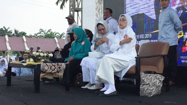 Titiek Soeharto dan Hj. Mien Uno di acara doa bersama pendukung Prabowo di Taman Mini Indonesia Indah, Jakarta Timur. Foto: Rafyq Panjaitan/kumparan