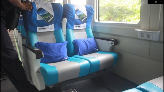 Mengintip Fasilitas Keren KA Stainless Steel di Stasiun Tanjungkarang (118982)