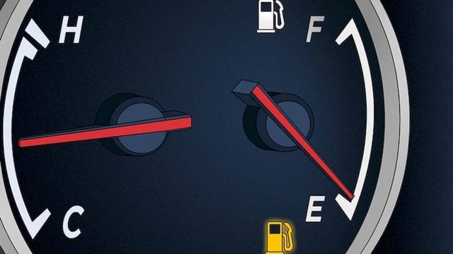 Belum Banyak yang Tahu Ini Arti Huruf F pada Indikator Bensin Mobil (22869)