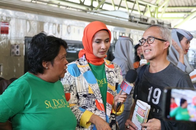 Foto: Cast 'Si Doel' Pantau Arus Mudik di Gambir dan Kampung Rambutan (18117)
