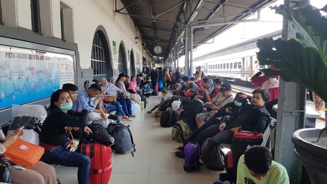 Keramain Stasiun Senen, Jakarta Pusat.