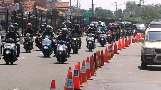 Ilustrasi pengguna sepeda motor. Foto: ANTARA FOTO/Dedhez Anggara