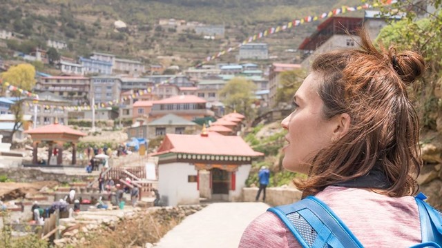 Mandy memulai perjalanan trekkingnya ke Gunung Everest di Nepal Foto: Instagram/Mandy Moore