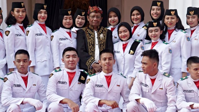 Mahfud MD (tengah) saat Upacara Hari Kelahiran Pancasila di Gedung Pancasila, Jakarta (1/6/2019). Foto: Irfan Adi Saputra/kumparan