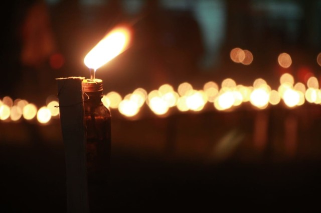 Melihat Tradisi Malam Pasang Lampu di Gorontalo (134210)