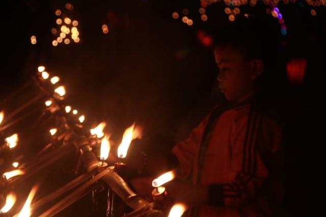 Melihat Tradisi Malam Pasang Lampu di Gorontalo (134211)