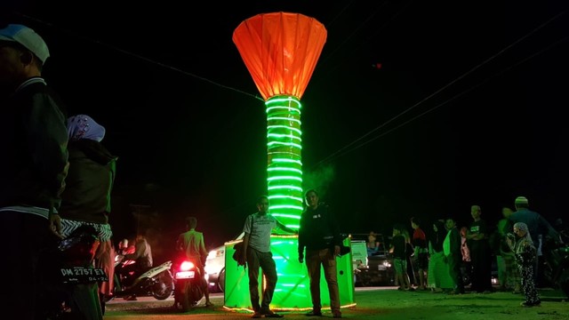Melihat Tradisi Malam Pasang Lampu di Gorontalo (134213)