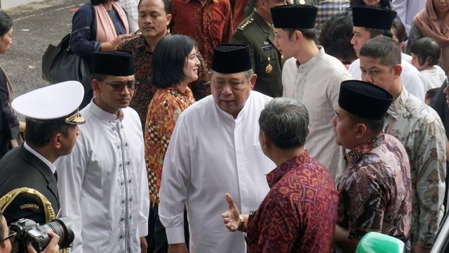 Susilo Bambang Yudhoyono (SBY) tiba di Masjid Istiqamah, KBRI Singapura. Foto: Fanny Kusumawardhani/kumparan