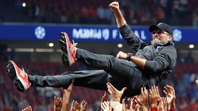 Klopp membawa Liverpool juara. Foto: REUTERS/Kai Pfaffenbach